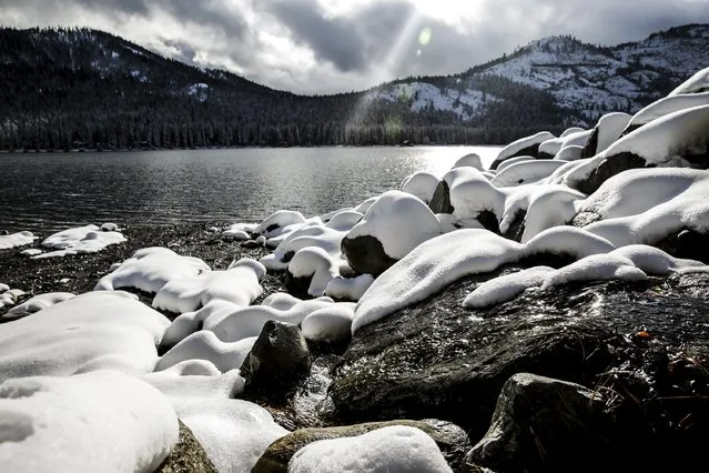 Snow melts into Donner Lake near Truckee, California, December 4, 2015. (Photo by Max Whittaker/Reuters)