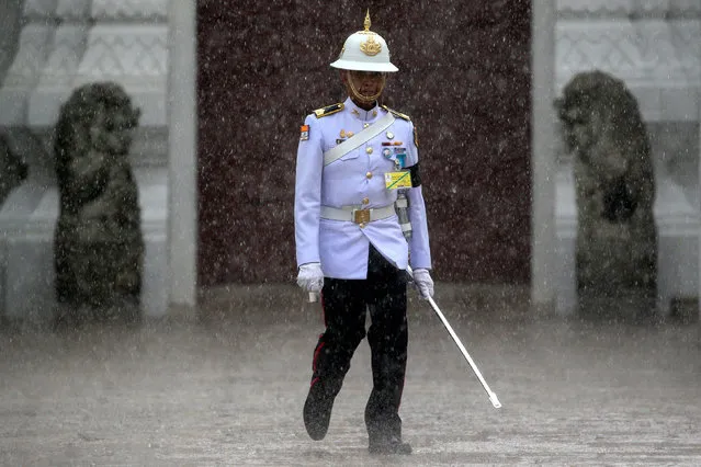 A member of palace guard walks next to the throne hall at the Grand Palace where is the body of Thailand's late King Bhumibol Adulayadej is kept in a golden urn in Bangkok, Thailand, November 9, 2016. (Photo by Athit Perawongmetha/Reuters)