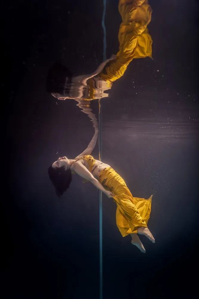 Pole Dancing Goes Underwater
