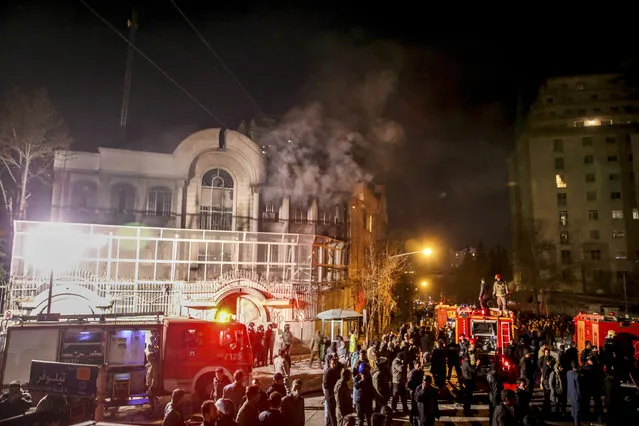 Smoke rises as Iranian protesters set fire to the Saudi embassy in Tehran, Sunday, January 3, 2016. Protesters upset over the execution of a Shiite cleric in Saudi Arabia set fires to the Saudi embassy in Tehran. (Photo by Mohammadreza Nadimi/ISNA via AP Photo)