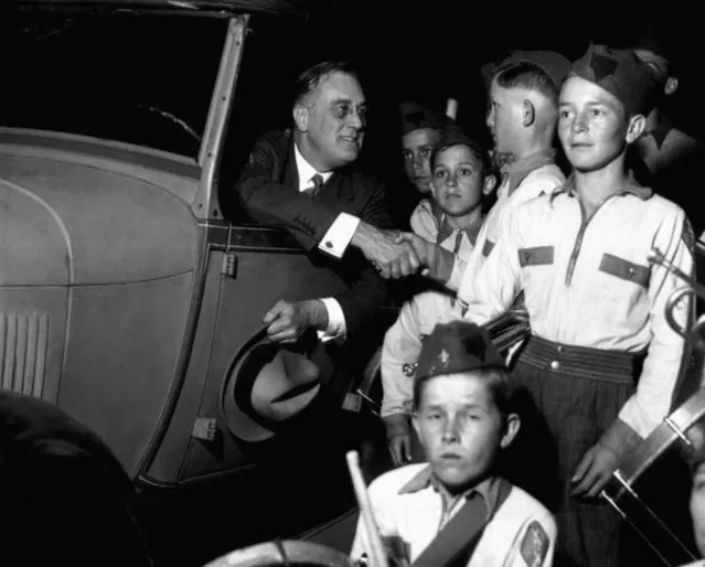 Trumpets and drums greets Governor Franklin D. Roosevelt of New York as he arrived at his new cottage at Warm Spring, Ga., for a vacation April 30, 1932. He is greeted by a few young members of the Drum and Bugle Corps. of Manchester, Ga. (Photo by AP Photo)