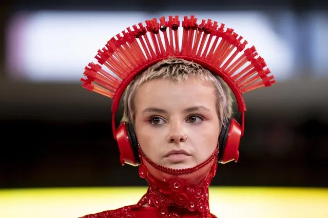 A model wears a creation by designer Violetta Riedel made of COVID vaccine needle covers and the red caps of the Moderna vaccine during a fashion show in Rotterdam, Netherlands, Saturday, October 15, 2022. Riedel uses vaccine waste like needle covers, and corona vaccine bottle caps in her trash design fashion. (Photo by Peter Dejong/AP Photo)