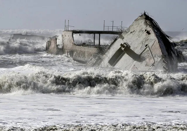 In this Saturday, January 21, 2017, photo, waves crash into the historic WW1-era ship called S.S. Palo Alto at Rio Del Mar in Aptos, Calif., after it was torn apart during a storm. (Photo by Kevin Johnson/The Santa Cruz Sentinel via AP Photo)