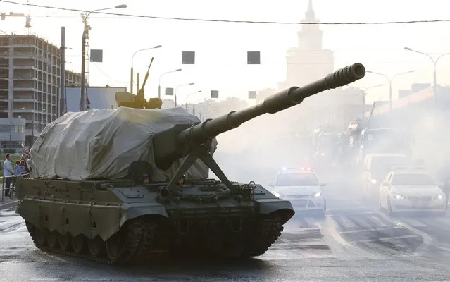 Russian servicemen drive a partially covered self-propelled howitzer Koalitsiya-SV along a street before a rehearsal for the Victory Day parade in Moscow, Russia, April 29, 2015. Russia will celebrate the 70th anniversary of the victory over Nazi Germany in World War Two on May 9. (Photo by Maxim Zmeyev/Reuters)