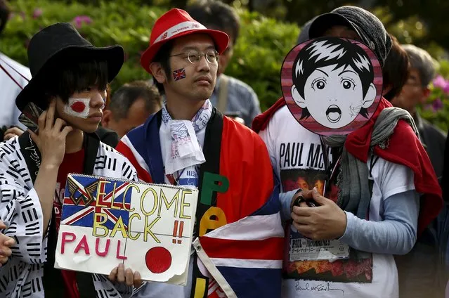 Fans wait for the arrival of Paul McCartney before his gig at the Nippon Budokan Hall in Tokyo April 28, 2015. The gig marks McCartney's first return to the venue since he played there with the Beatles in 1966. (Photo by Thomas Peter/Reuters)