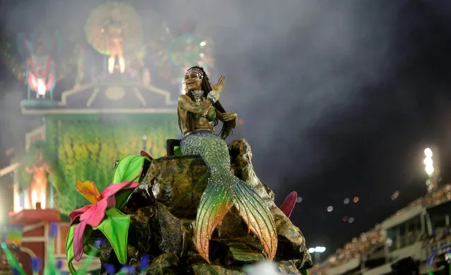 A reveller from Portela samba school performs during the second night of the carnival parade at the Sambadrome in Rio de Janeiro, Brazil February 28, 2017. (Photo by Ricardo Moraes/Reuters)