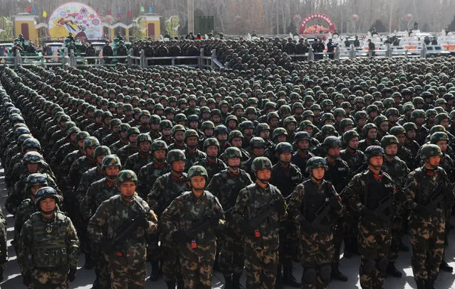 Paramilitary policemen stand in formation as they take part in an anti-terrorism oath-taking rally, in Kashgar, Xinjiang Uighur Autonomous Region, China, February 27, 2017. (Photo by Reuters/Stringer)