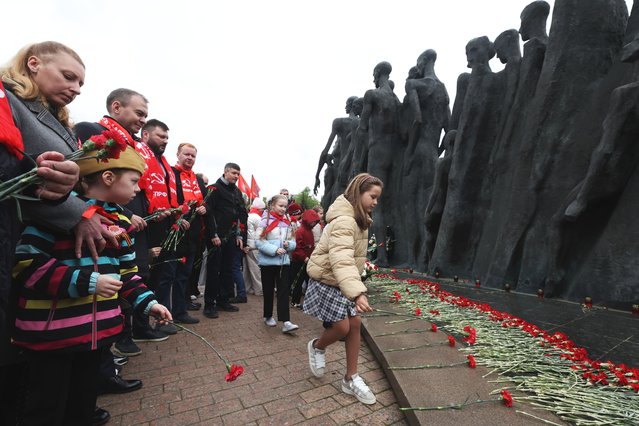 Russian communist party supporters lay flowers to the Tragedy of the Nations Monument during a patriotic anti-fascist rally for the upcoming Victory Day near the Victory Museum (Museum of the Great Patriotic War) at the Poklonnaya Hill in Moscow, Russia, 08 May 2025. Russia will mark the 80th anniversary of the victory in World War II over Nazi Germany and its allies on 09 May. (Photo by Maxim Shipenkov/EPA/EFE)