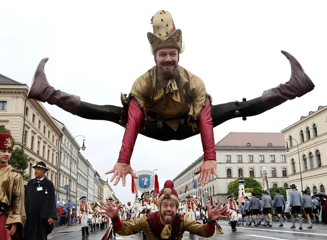 Actors perform during the Oktoberfest parade in Munich, Germany, September 18, 2016. (Photo by Michaela Rehle/Reuters)