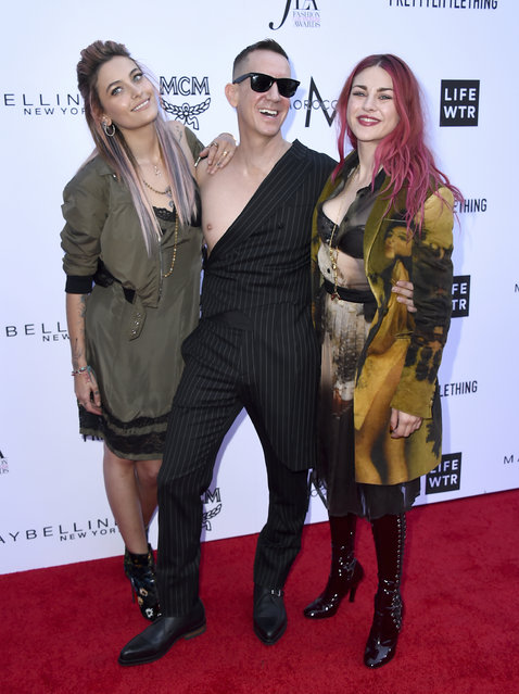 Paris Jackson, from left, Jeremy Scott and Frances Bean Cobain arrive at the Daily Front Row's Fashion Los Angeles Awards at the Beverly Hills Hotel on Sunday, April 8, 2018, in Beverly Hills, Calif. (Photo by Jordan Strauss/Invision/AP Photo)