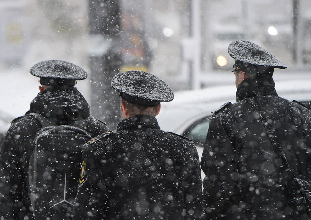 Cadets walk along a street during heavy snowfall in Novosibirsk, Russia on October 9, 2025. (Photo by Vladislav Nekrasov/Reuters)