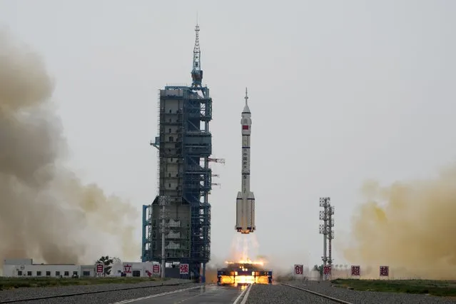 A Long March rocket carrying a crew of Chinese astronauts in a Shenzhou-16 spaceship lifts off at the Jiuquan Satellite Launch Center in northwestern China, Tuesday, May 30, 2023. (Photo by Mark Schiefelbein/AP Photo)