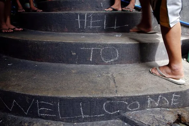 “Welcome to Hell” is written on the stairs inside Quezon City Jail in Manila, Philippines October 19, 2016. (Photo by Damir Sagolj/Reuters)