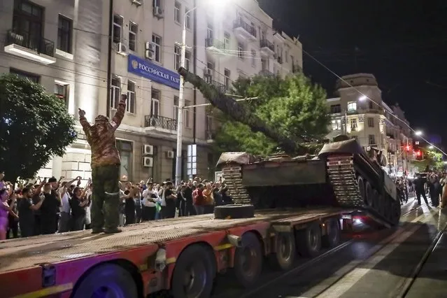 Members of the Wagner Group military company load their tank onto a truck on a street in Rostov-on-Don, Russia, Saturday, June 24, 2023, prior to leaving an area at the headquarters of the Southern Military District. Kremlin spokesman Dmitry Peskov said that Yevgeny Prigozhin's troops who joined him in the uprising will not face prosecution and those who did not will be offered contracts by the Defense Ministry. After the deal was reached Saturday, Prigozhin ordered his troops to halt their march on Moscow and retreat to field camps in Ukraine, where they have been fighting alongside Russian troops. (Photo by AP Photo/Stringer)