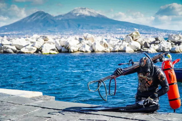 The snowy volcano Vesuvius, Naples, Italy, 14 February 2021. Temperatures are falling in the capital of the Campania region on this Valent​ine’s Day. (Photo by Cesare Abbate/EPA/EFE)