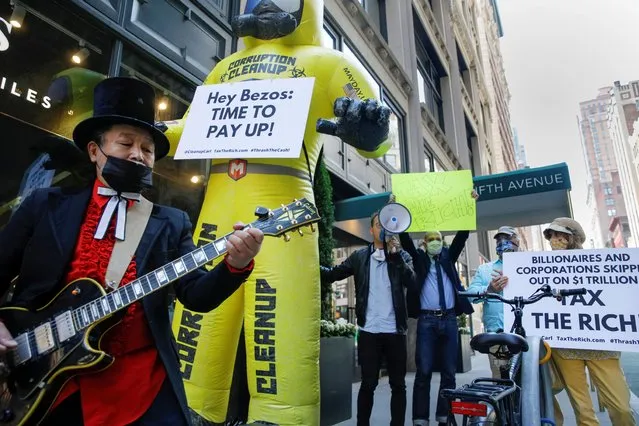 Members of the Patriotic Millionaires hold a federal tax filing day protest outside the apartment of Amazon founder Jeff Bezos, to demand he pay his fair share of taxes, in New York City, U.S., May 17, 2021. (Photo by Brendan McDermid/Reuters)