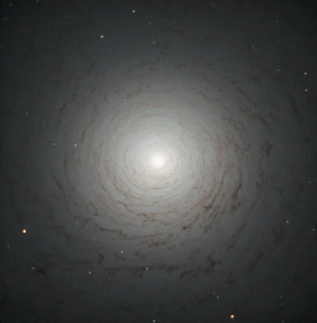 Lenticular Galaxy NGC 524, located in the constellation of Pisces, some 90 million light-years from Earth. (Photo by Reuters/NASA/ESA/Hubble)