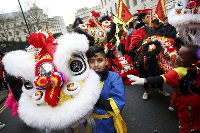 Participants carry traditional costumes as they take part in an event to celebrate the Chinese Lunar New Year of the Rooster in London, Britain, January 29, 2017. (Photo by Neil Hall/Reuters)