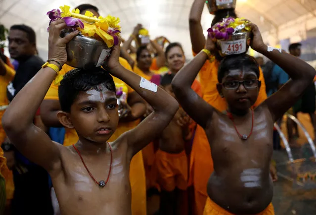Children carry milk pots during the Hindu festival of Thaipusam in Singapore February 9, 2017. (Photo by Edgar Su/Reuters)