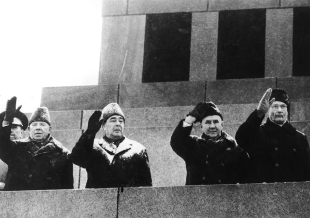 Soviet leader Leonid I. Brezhnev (1906 – 1982) and fellow Politburo members, left to right, Nikolai V. Podgorny (1903 – 1983), Brezhnev, Alexei N. Kosygin (1904 – 1980), Mikhail A. Suslov (1902 – 1982) watching the Bolshevik anniversary parade in Moscow as the snow falls on Lenin's tomb, 1970. (Photo by Keystone/Getty Images)