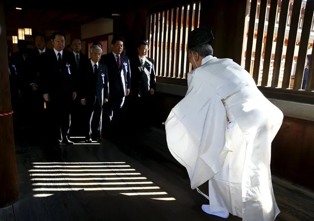 A Shinto priest welcomes Japanese lawmakers as they visit the Yasukuni shrine in Tokyo, Japan April 22, 2016. (Photo by Thomas Peter/Reuters)