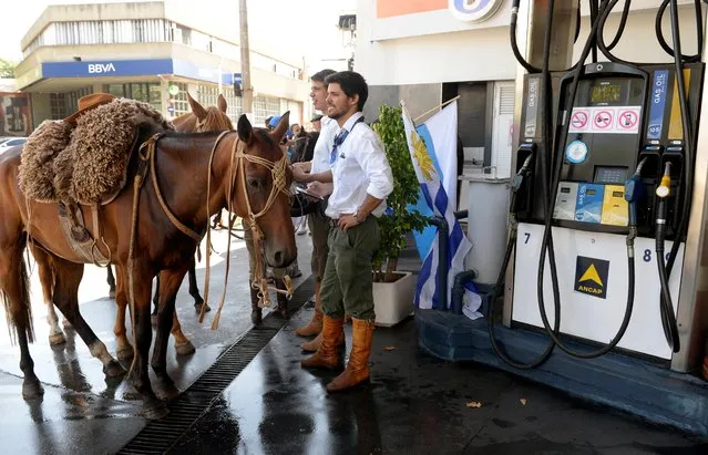 Supporters of Uruguay's President-elect Luis Lacalle Pou and their horses wait for him to arrive for his swear-in ceremony, in Montevideo, Uruguay on March 1, 2020. (Photo by Andres Cuenca Olaondo/Reuters)