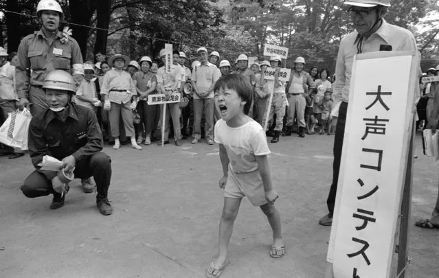 A little boy shouts “Earthquake!” during a shouting contest, part of the annual evacuation drill on the National Disaster Prevention Day on September 1, 1986. The contest was aimed at teaching youngsters the importance of telling neighbors quickly and loudly of a disaster when it hits. The drill is annually conducted through out the country on the day marking the anniversary of the Great Kanto Earthquake that hit the Japanese capital and its vicinity on September 1, 1923, killing more than 104,000 people. (Photo by Sadayuki Mikami/AP Photo)