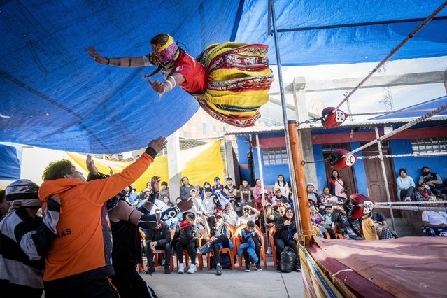 The fighting cholitas perform a wrestling show in El Alto, Bolivia on January 14, 2024. Shows are presented every Sunday evening with female wrestlers wearing colorful skirts and even fighting male wrestlers. Mariposa Misteriosa, Mercedes la Xtremista, Gloria, and Susana La Bonita are the prominent wrestlers in this ring. (Photo by Esteban Biba/Fotogalería via EPA/EFE)