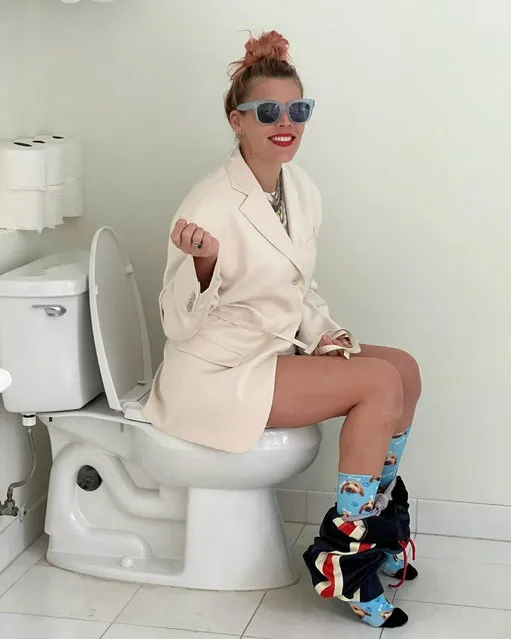 American actress Busy Phillips poses on the toilet in the second decade of January 2023. (Photo by busyphilipps/Instagram)