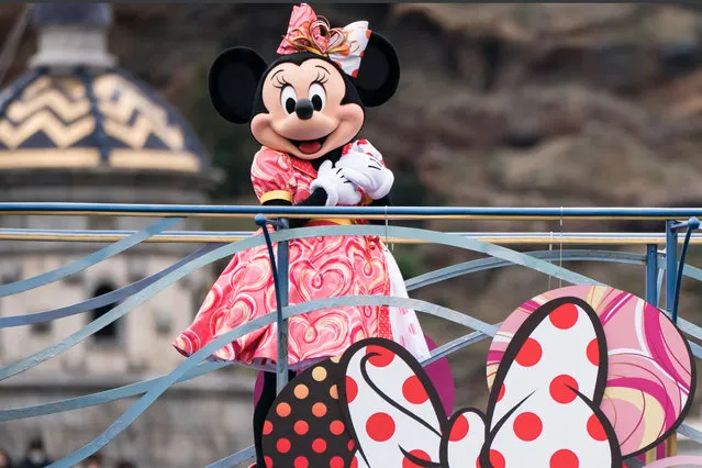 An actor dressed as the Walt Disney character Minnie Mouse performs during a press preview for the “Minnie Besties Bash!” parade at Tokyo DisneySea on January 17, 2023 in Urayasu, Japan. The special event is held for 73 days from January 18 to March 31. (Photo by Tomohiro Ohsumi/Getty Images)