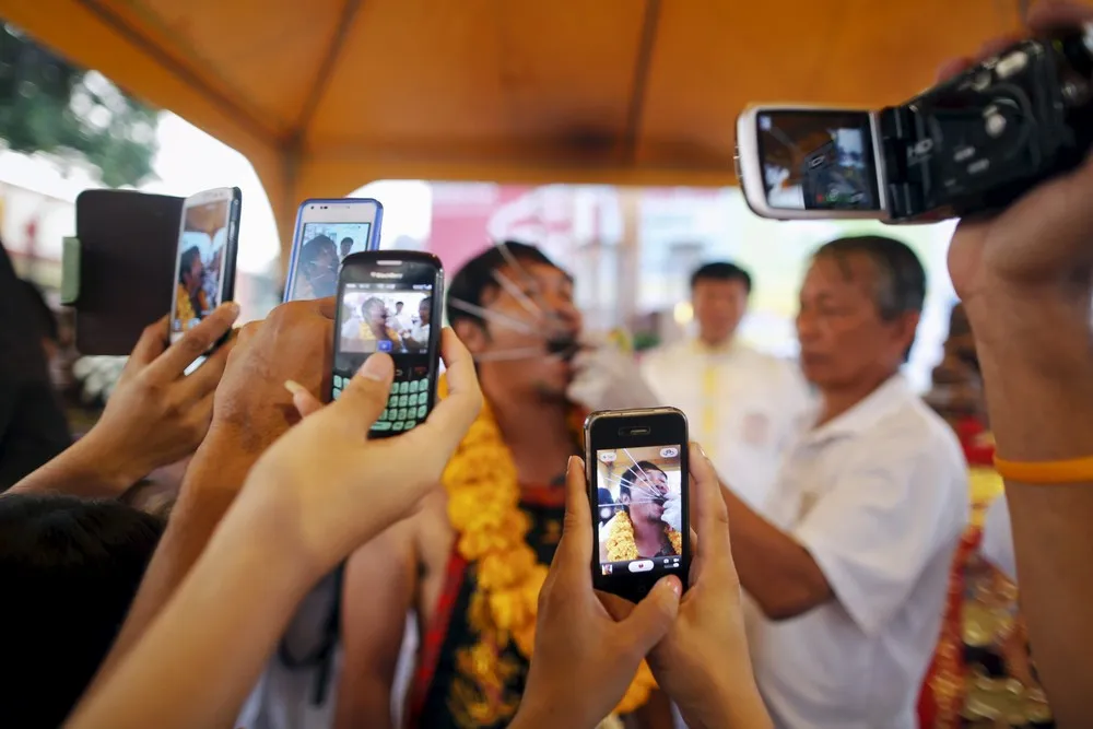 The Day in Photos – November 12, 2015