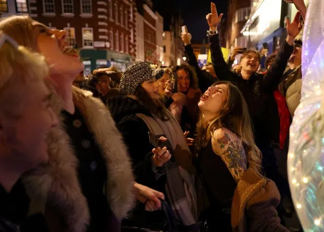 People party on a street as pubs shut for the night due to tier 3 restrictions in Soho, as the spread of the coronavirus disease (COVID-19) continues in London, Britain, December 15, 2020. (Photo by Henry Nicholls/Reuters)
