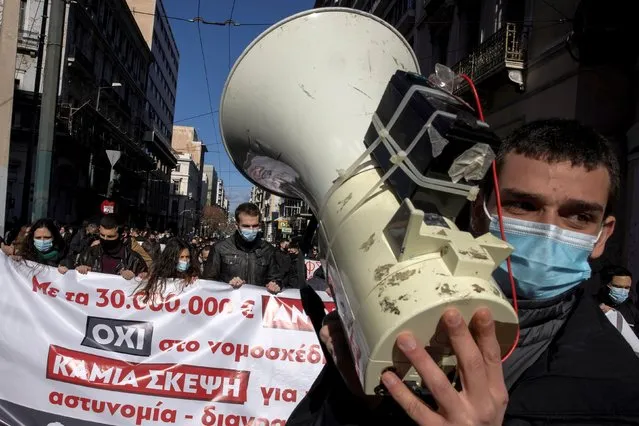 Greek university students, wearing protective face masks, demonstrate against government plans to set up a university police, amid the coronavirus disease (COVID-19) pandemic, in Athens, Greece, January 28, 2021. (Photo by Alkis Konstantinidis/Reuters)