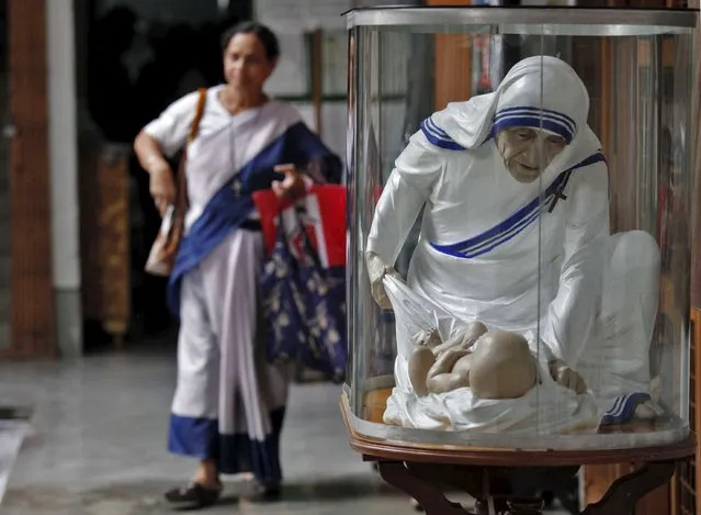 A woman walks past a statue of Mother Teresa ahead of Teresa's 100th birth anniversary in Kolkata, India, in this August 25, 2010 file photo. Mother Teresa of Calcutta, the Nobel laureate who dedicated her life to helping the poorest of the poor, will be made a saint of the Roman Catholic Church, the Vatican said on December 18, 2015. (Photo by Rupak De Chowdhuri/Reuters)