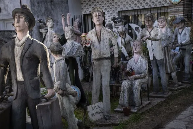 Human-scale figures depicting immigrants are displayed in the front garden of the family home of Italian Antonio Ierace, in Ciudadela, Argentina, Monday, October 17, 2022. Ierace arrived in Buenos Aires from Italy in 1949, but decided to set up shop as a bricklayer in Ciudadela where he created the statues through the years in his workshop as a hobby. Ierace would display the statues, many portraying members of the working class, in his front yard because he knew that the people walking past appreciated them. (Photo by Rodrigo Abd/AP Photo)