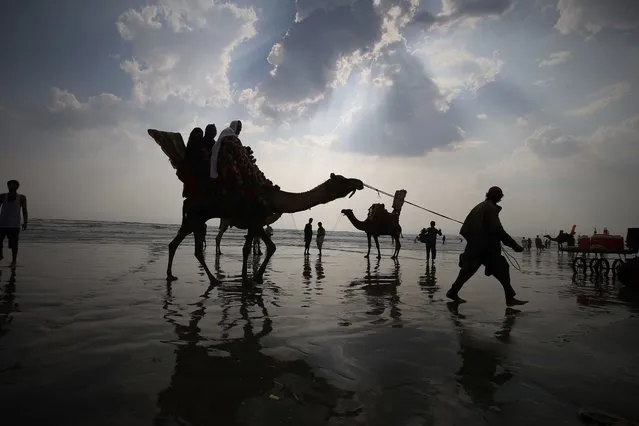 People gather at the beach to beat the hot weather in Karachi, Pakistan, 14 September 2021. Pakistan's MET office issued a hot and humid weather forecast for Karachi till Sept 14, predicting that temperatures could rise up to 39 degrees Celsius. (Photo by Shahzib Akber/EPA/EFE)