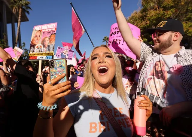 Supporters of singer Britney Spears celebrate as Spears' conservatorship is terminated, outside the Stanley Mosk Courthouse on the day of her conservatorship case hearing, in Los Angeles, California, U.S. November 12, 2021. (Photo by Mike Blake/Reuters)