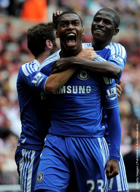 Daniel Sturridge of Chelsea celebrates with his team mates after scoring his team's second goal during the Barclays Premier League match between Sunderland and Chelsea at the Stadium of Light