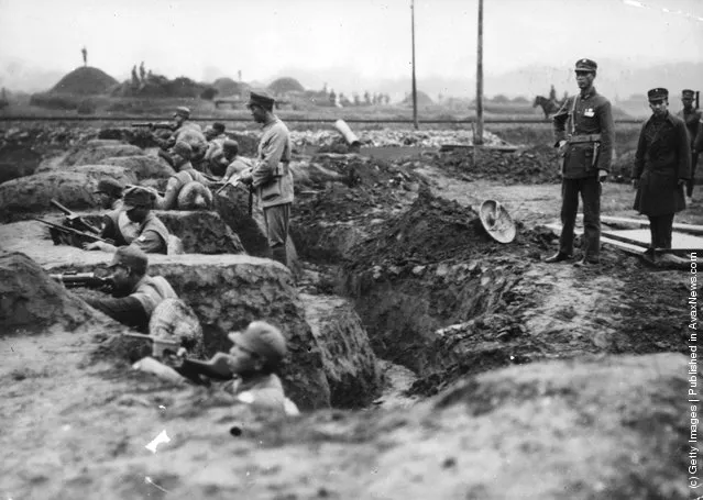 1932: Chinese trenches in Chapei, Shanghai, during the Sino-Japanese War
