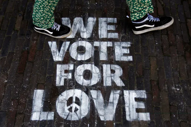 People walk during the election day in Amsterdam, Netherlands March 15, 2017. (Photo by Cris Toala Olivares/Reuters)