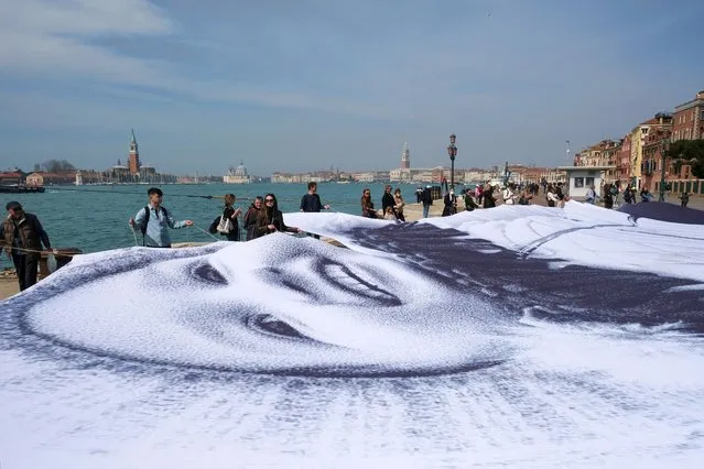 A giant photograph of a young Ukrainian refugee is unveiled as part of an art installation by French contemporary artist JR to show solidarity with Ukraine, amid Russia's invasion, in Venice, Italy, April 13, 2022. (Photo by Manuel Silvestri/Reuters)