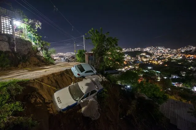A view after a magnitude 7.1 earthquake hit yesterday close to 9:00 pm on September 07, 2021 in Acapulco, Mexico. The epicenter was located 14 kilometer southeast of Acapulco and over 150 replicas followed through the night. So far authorities confirmed one dead. (Photo by Raul Agui/Getty Images)