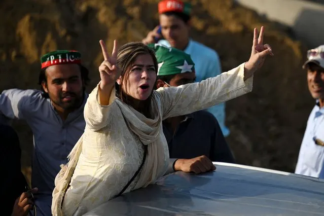 A supporter of Pakistan's former prime minister Imran Khan takes part in a protest rally in Attock on May 25, 2022. Khan on May 25 led a convoy of thousands of supporters towards the capital Islamabad in a show of force the new government has attempted to shut down, with clashes breaking out between police and protesters. (Photo by Aamir Qureshi/AFP Photo)