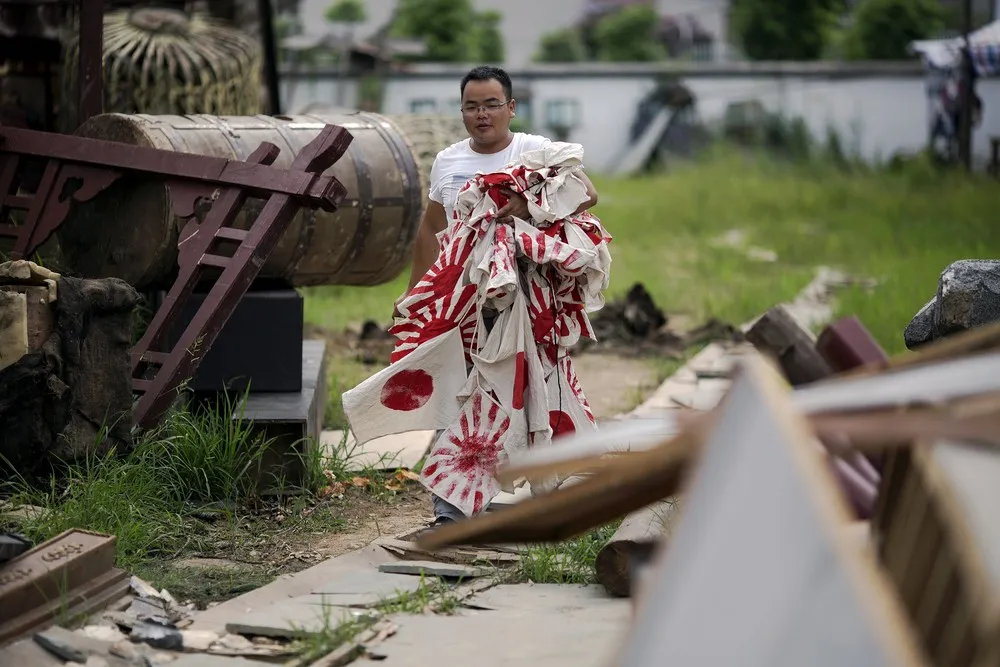 Behind the Scenes of a Chinese War Drama