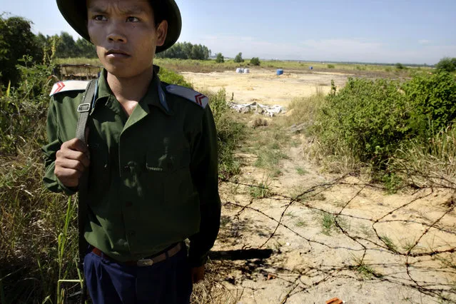A Viet Namese soldier guards the contaminated site at the edge of the Da Nang Airfield on July 1, 2009 in Da Nang, Central Viet Nam. During the Viet Nam War, the U.S. military stored more than four million of gallons of herbicides, including Agent Orange, at the military base that is now a domestic and military airbase. More than 30 years later there are still high levels of toxins in the soil, toxins that have seeped into a near by lake and have moved through the food chain into (Photo by Kuni Takahashi/Getty Images)