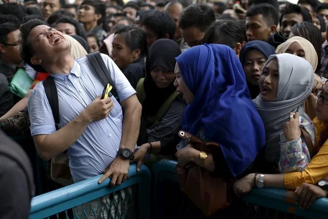 Job seekers scream as they jostle within the queue at the Indonesia Spectacular Job Fair 2015 at Gelora Bung Karno stadium in Jakarta August 12, 2015. (Photo by Reuters/Beawiharta)