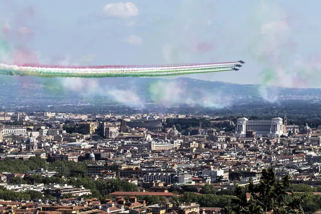 A view of the flight over Rome, Italy of Frecce Tricolore (tricolor arrows) for the Italy's Liberation Day on April 25, 2020. (Photo by Francesco Fotia/AGF/Rex Features/Shutterstock)