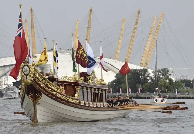 Crew members row the The Queen's Barge Gloriana at the head of a flotilla, near the 02 Arena in London September 7, 2014. (Photo by Toby Melville/Reuters)