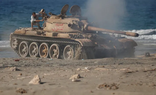 Fighters of Libyan forces allied with the U.N.-backed government move from a beach after they fired shells with Soviet made T-55 tank at Islamic State fighters in Sirte, Libya, August 3, 2016. (Photo by Goran Tomasevic/Reuters)