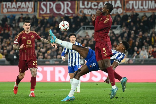 FC Porto's Spanish forward #09 Samuel Omorodion scores during the UEFA Europa League knockout round play-off 2nd leg football match between AS Roma and FC Porto at the Olympic stadium in Rome, on February 20, 2025. (Photo by Alberto Pizzoli/AFP Photo)